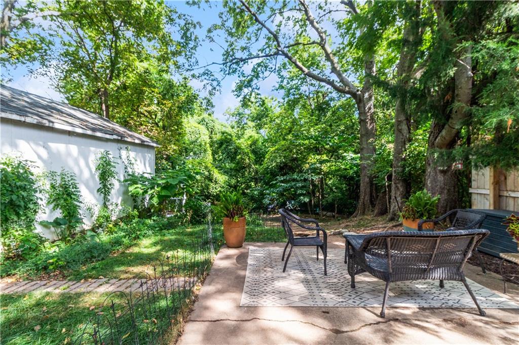 1116 W Maple Avenue Property Photo 25