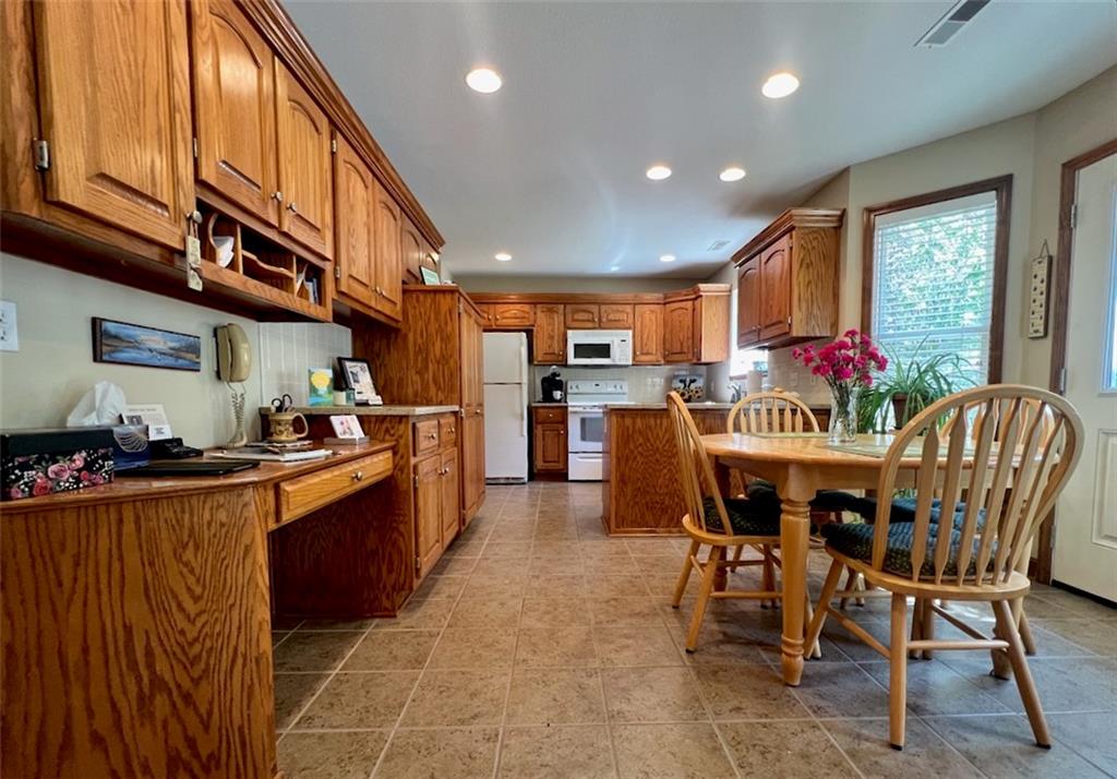 3807 Hunters Hill Drive Property Photo 6