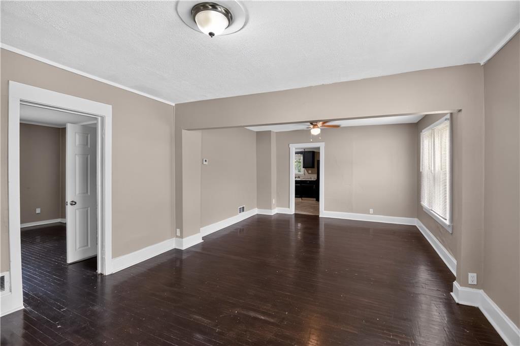 515 E Kansas Avenue Property Photo 8