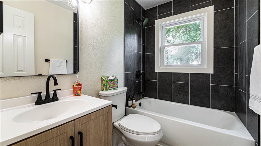 1124 E Cedar Street Property Photo 10