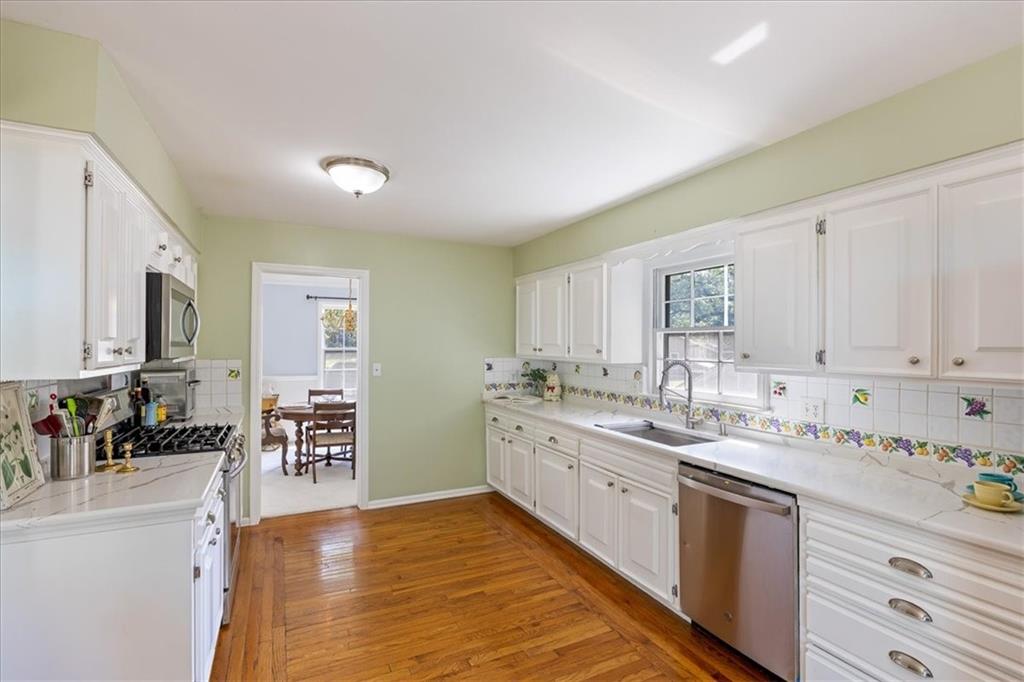 1308 E 97 Terrace Property Photo 8