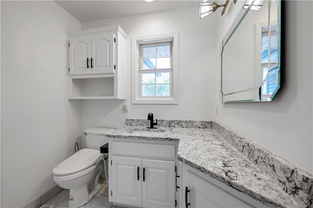 5902 Noland Road Property Photo 12