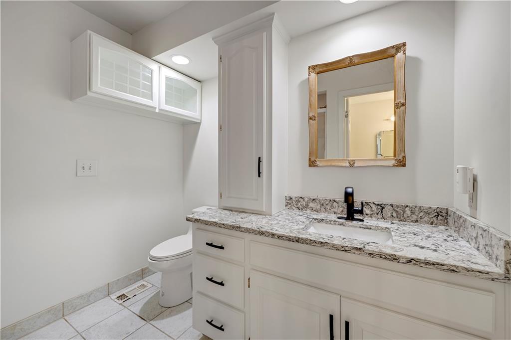 5902 Noland Road Property Photo 13