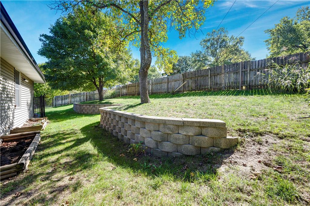 5902 Noland Road Property Photo 34