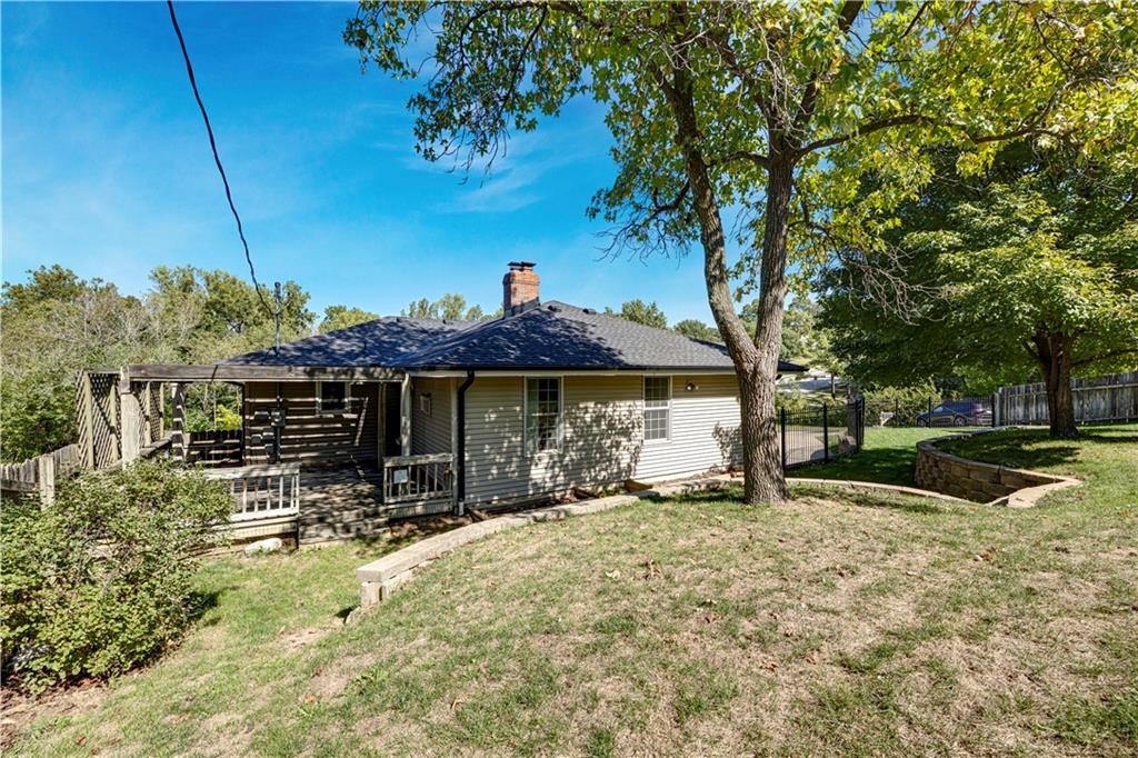 5902 Noland Road Property Photo 35