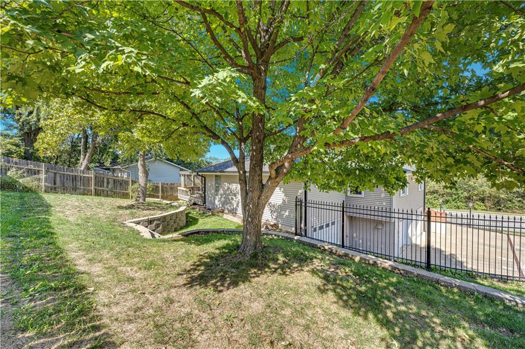 5902 Noland Road Property Photo 36