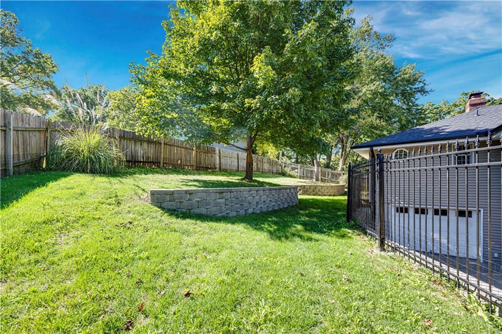5902 Noland Road Property Photo 37