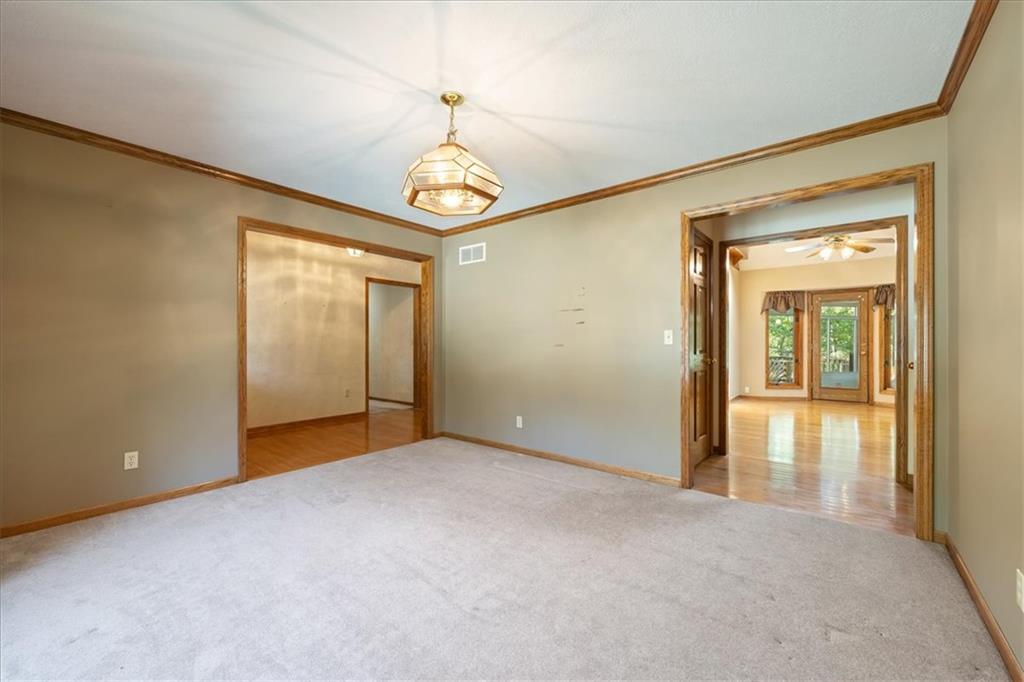 413 N Park Drive Property Photo 4