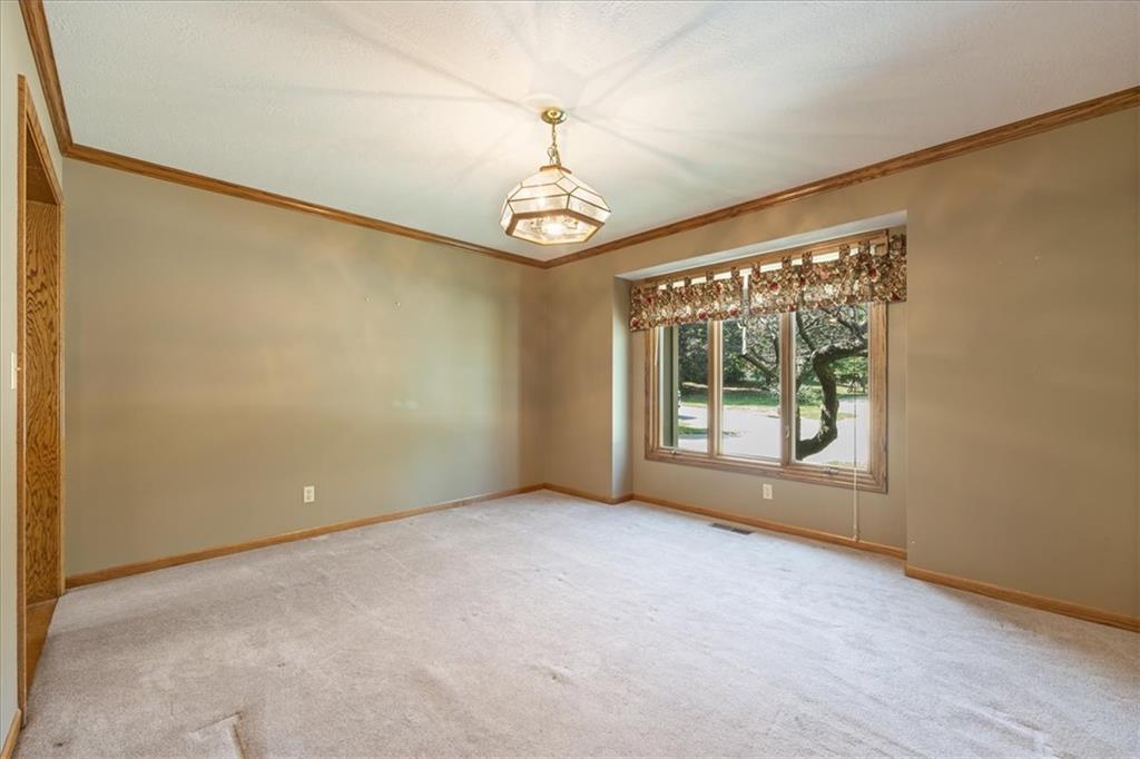 413 N Park Drive Property Photo 6