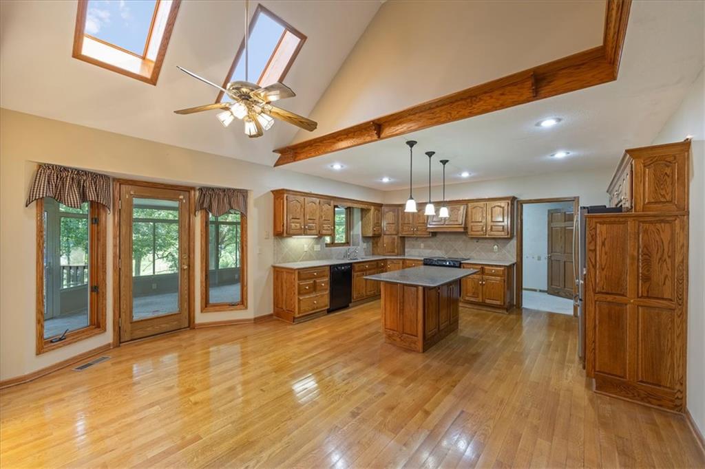 413 N Park Drive Property Photo 7