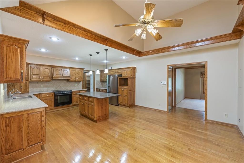 413 N Park Drive Property Photo 8