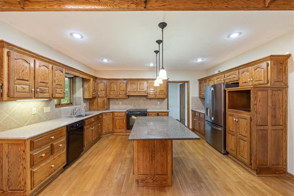 413 N Park Drive Property Photo 9