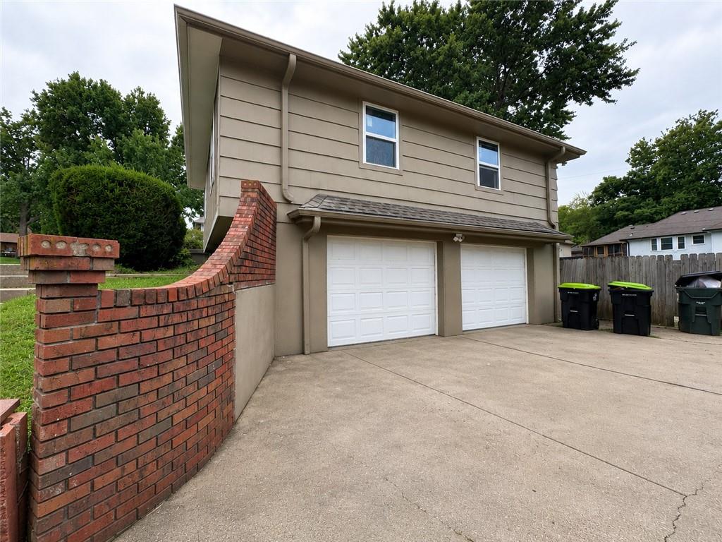 7504 Overton Avenue Property Photo 4