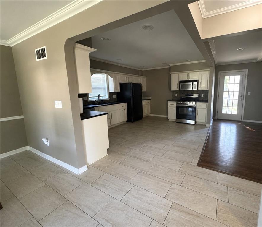 7504 Overton Avenue Property Photo 9