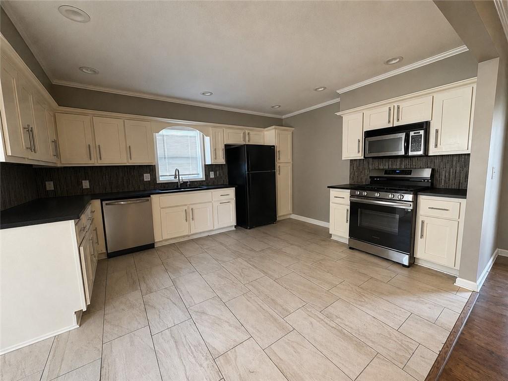 7504 Overton Avenue Property Photo 10