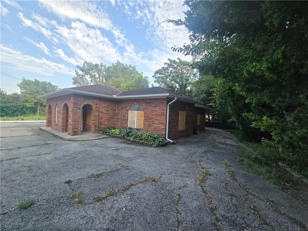 321 W Broadway Avenue Property Photo 2
