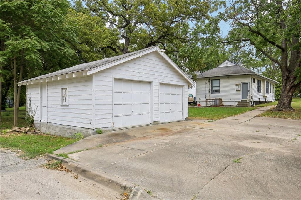 748 S Poplar Street Property Photo 2