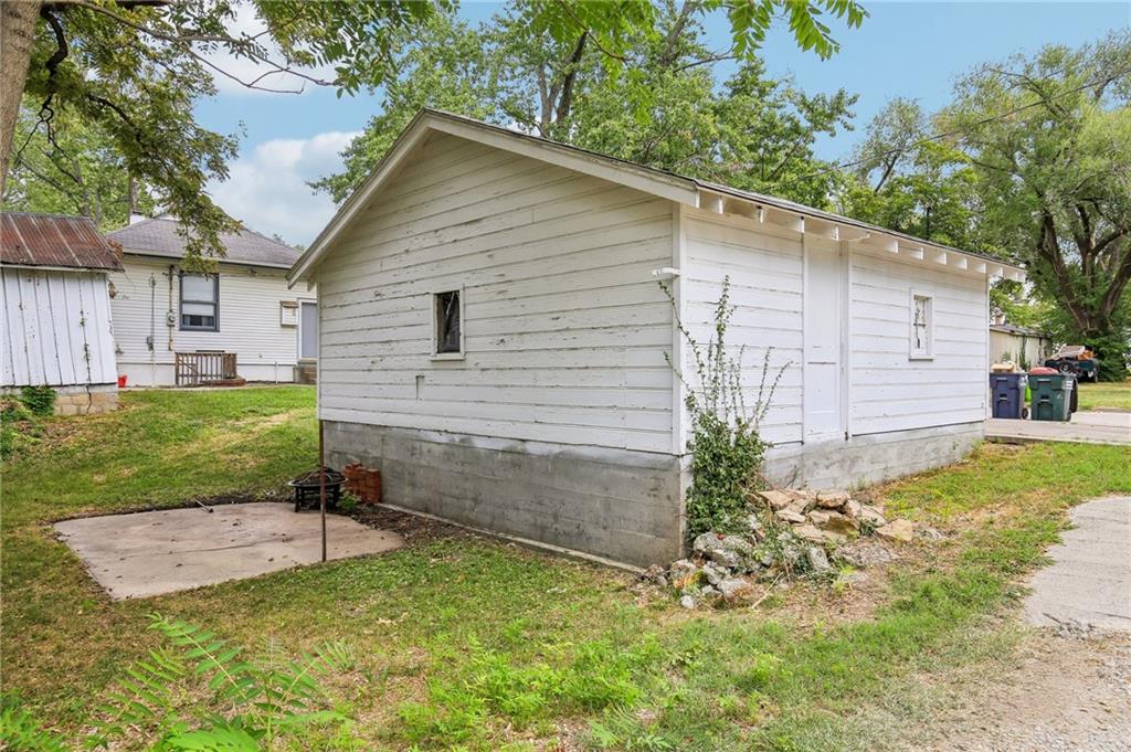 748 S Poplar Street Property Photo 3