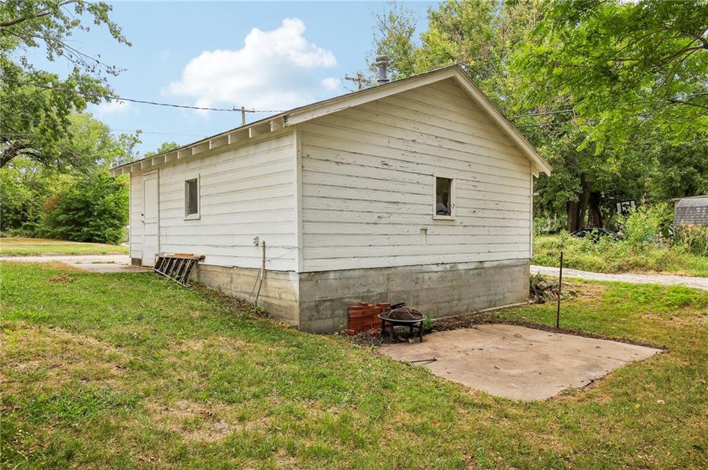 748 S Poplar Street Property Photo 4