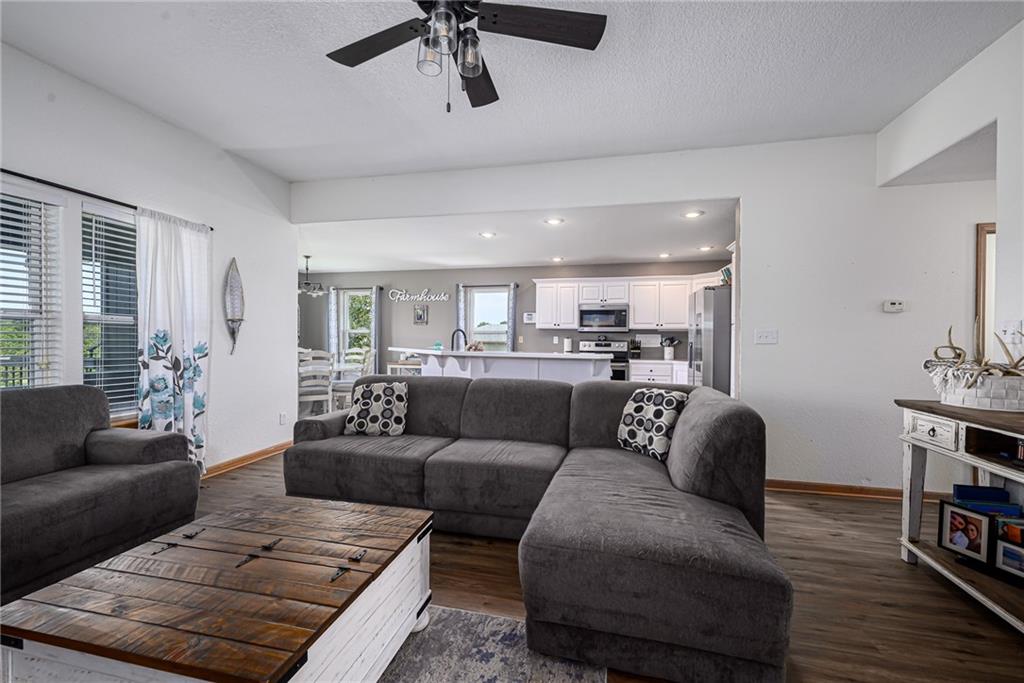 10037 Greenview Drive Property Photo 6