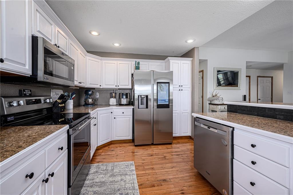 10037 Greenview Drive Property Photo 8