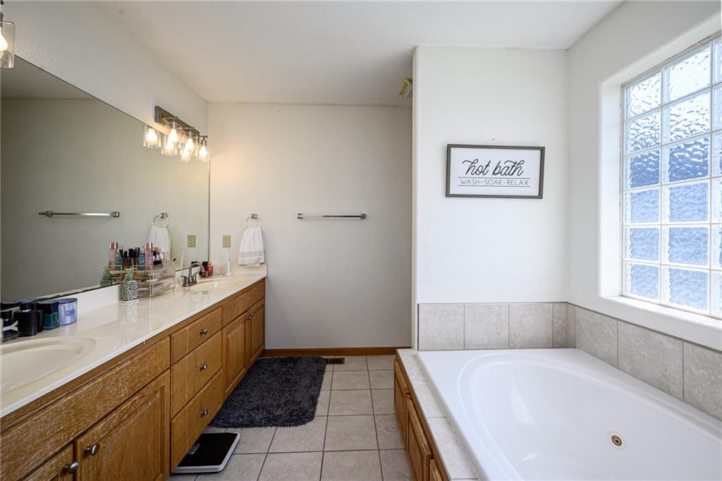 10037 Greenview Drive Property Photo 12