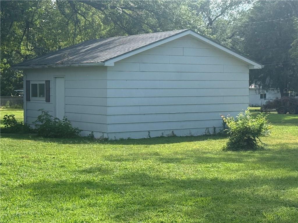 122 E 2nd Street Property Photo 3