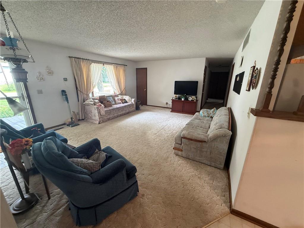 122 E 2nd Street Property Photo 7