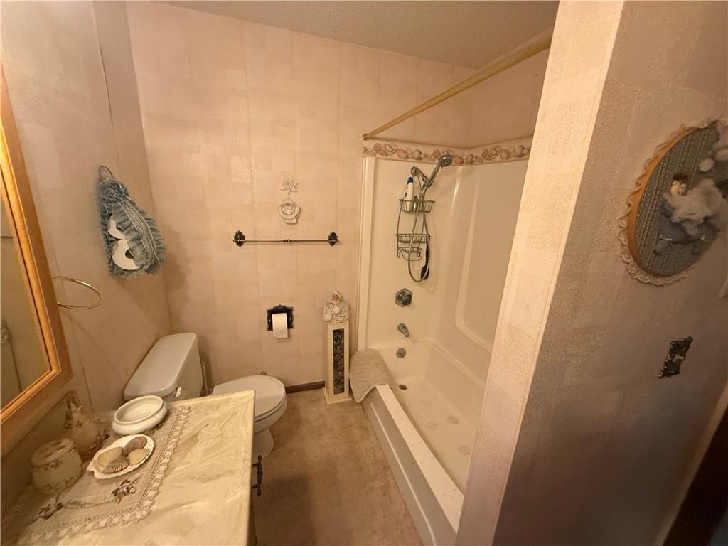 122 E 2nd Street Property Photo 22