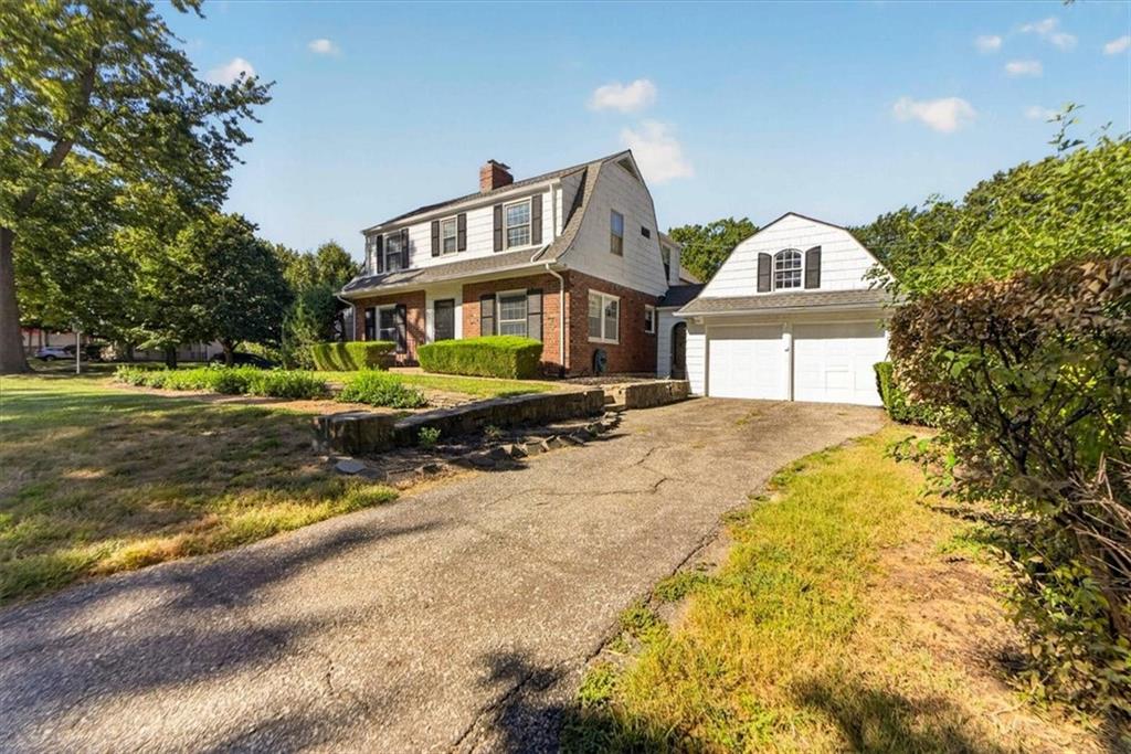 644 E 74th Terrace Property Photo 2