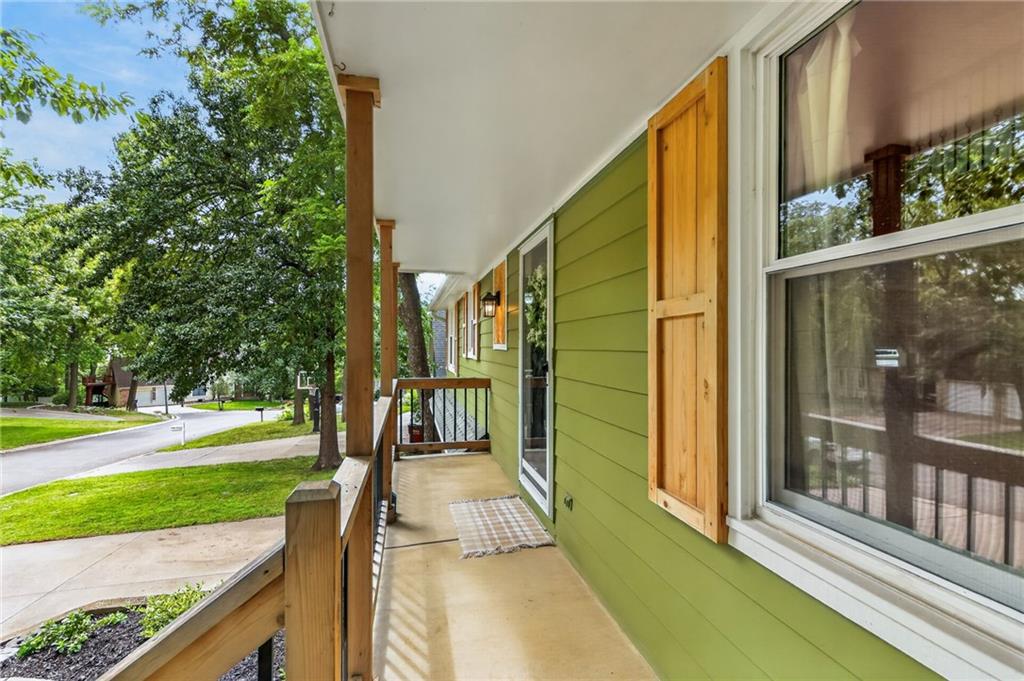 1109 Nw Forest Drive Property Photo 2