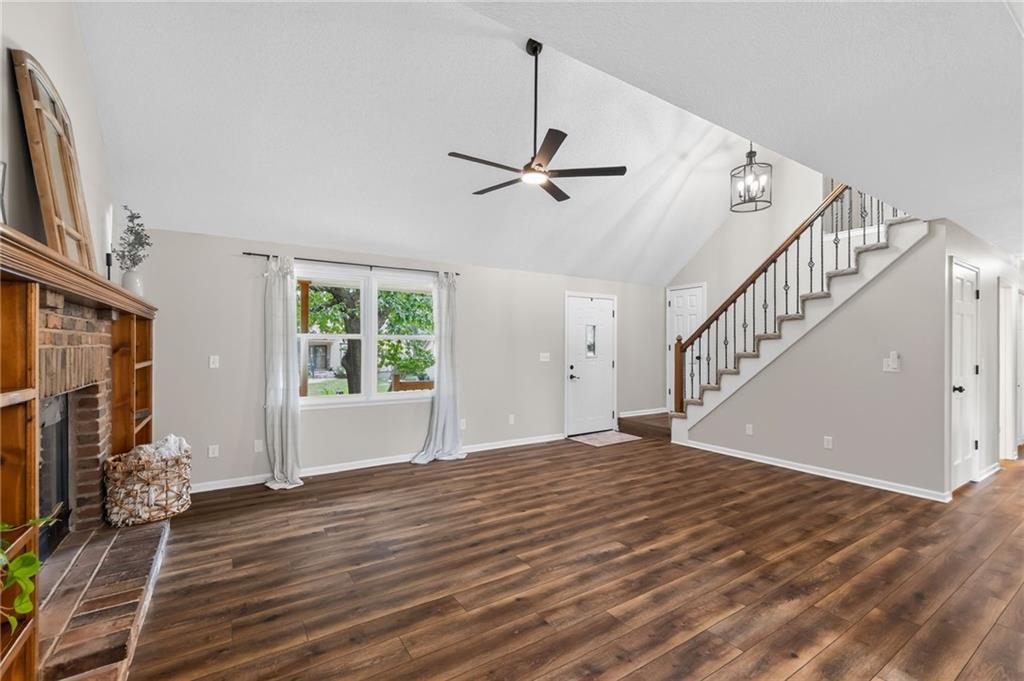 1109 Nw Forest Drive Property Photo 5