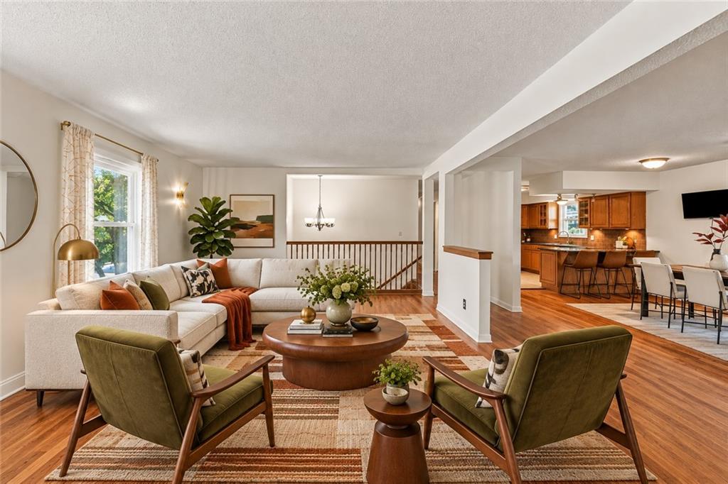912 W 98th Street Property Photo 1