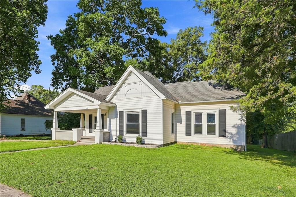810 N Holden Street Property Photo 1