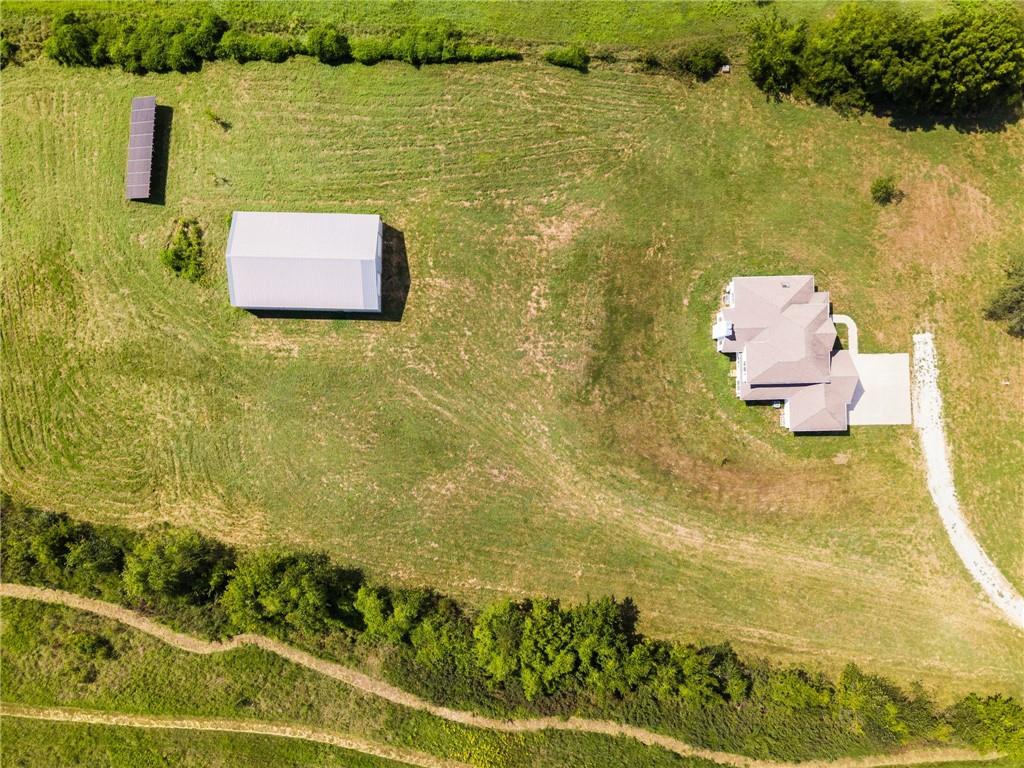 1910 600th Road Property Photo 3