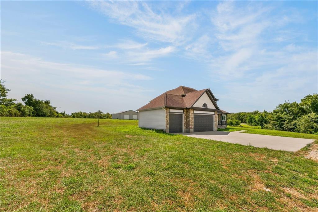 1910 600th Road Property Photo 9