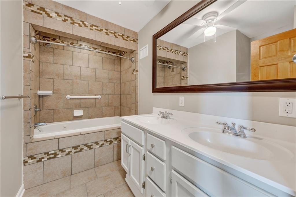 1910 600th Road Property Photo 37