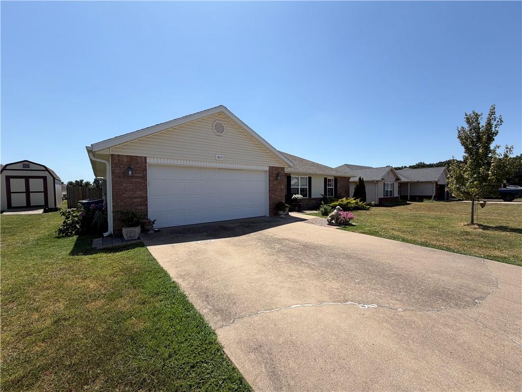 1815 Sylvan Avenue Property Photo 4
