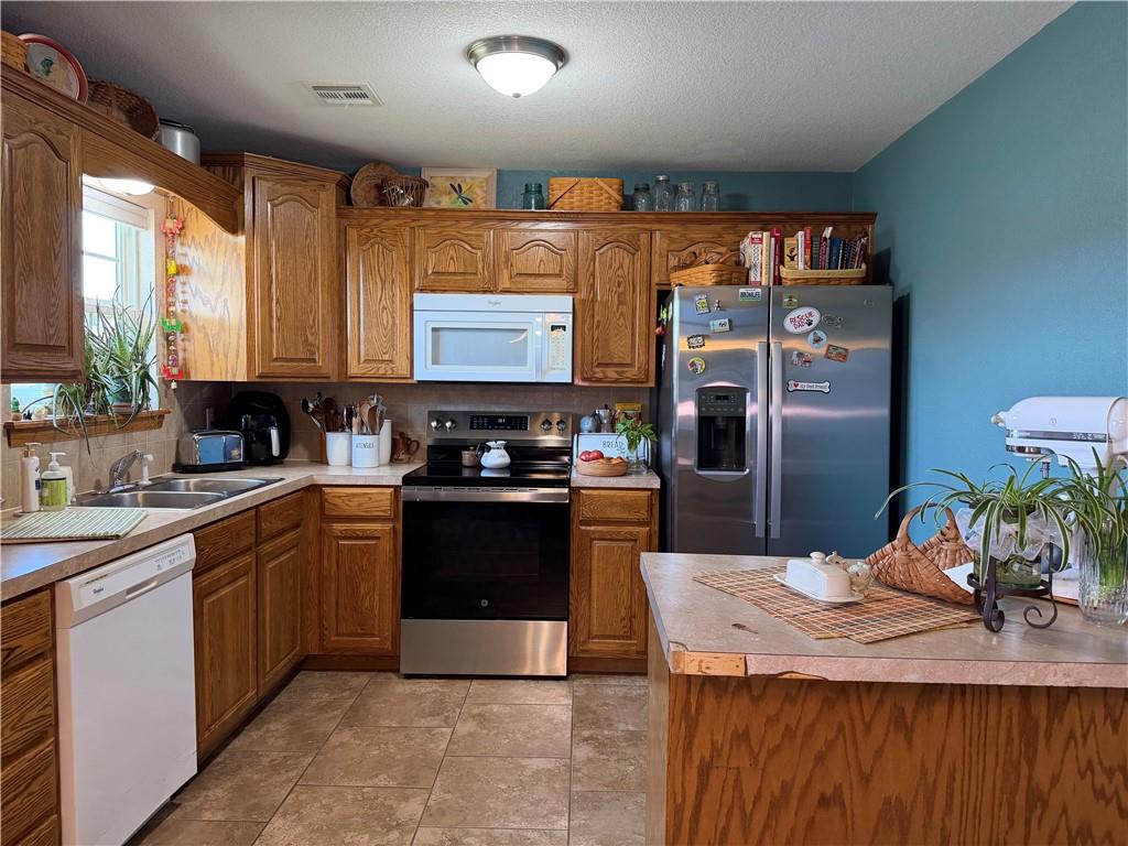 1815 Sylvan Avenue Property Photo 15