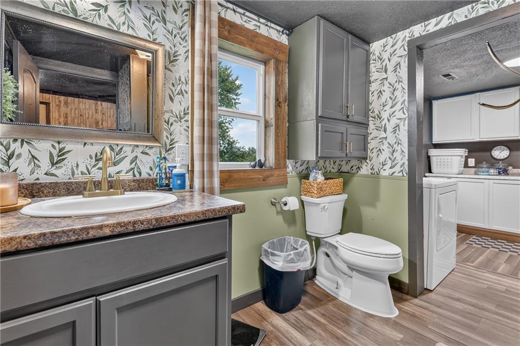 212 W 3rd Street Property Photo 25