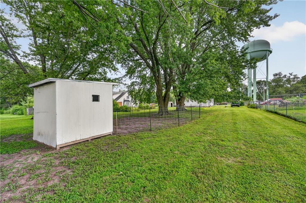 212 W 3rd Street Property Photo 43