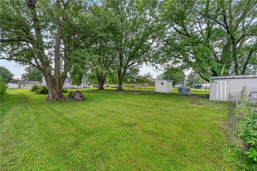 212 W 3rd Street Property Photo 44