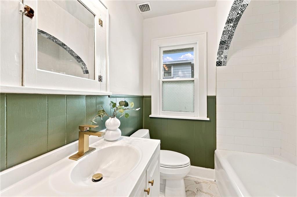 319 E 70th Terrace Property Photo 15