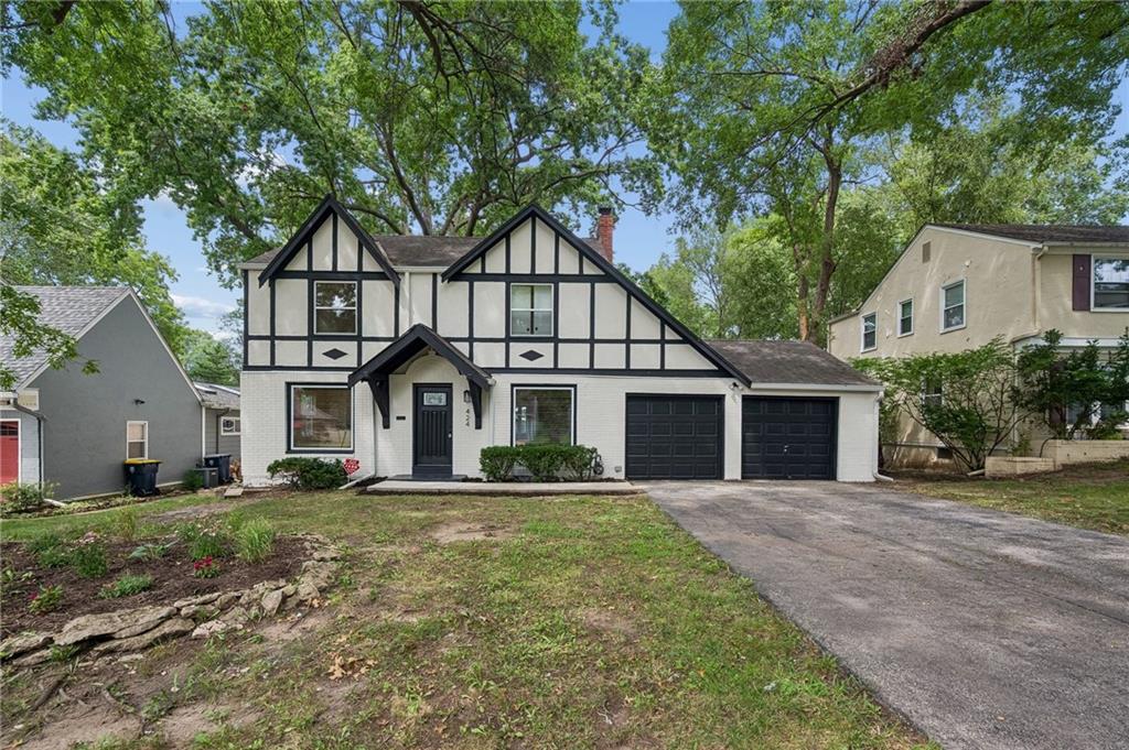424 E 79th Terrace Property Photo 1