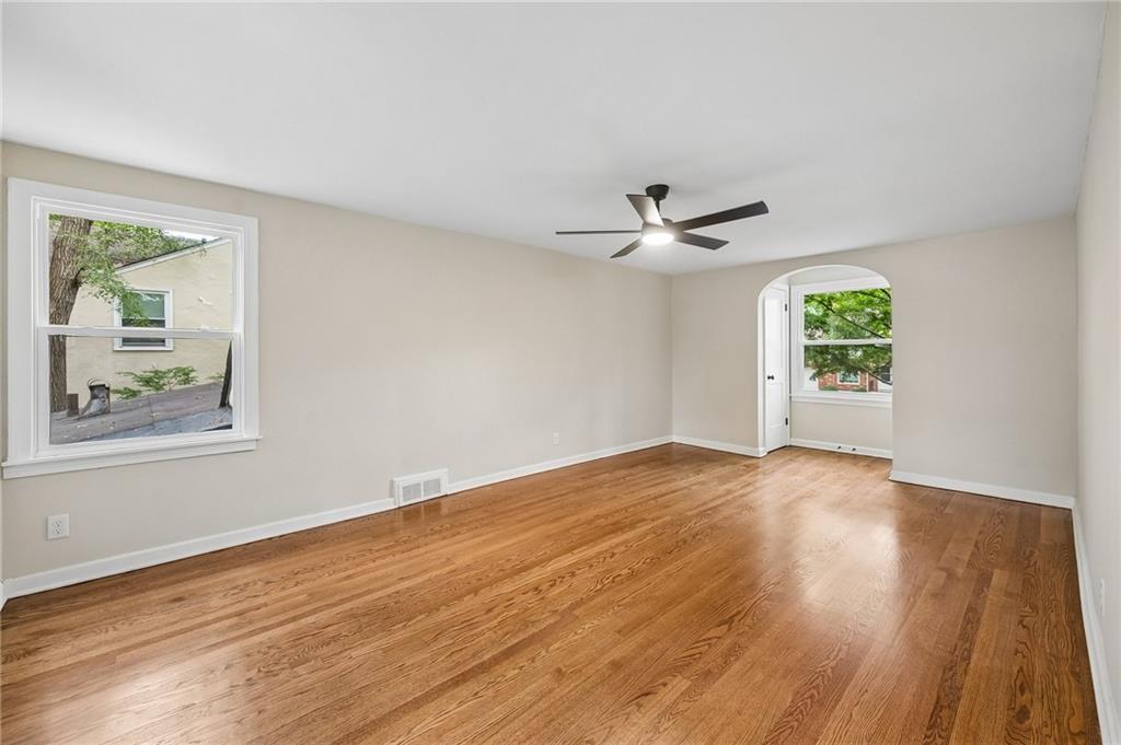 424 E 79th Terrace Property Photo 14