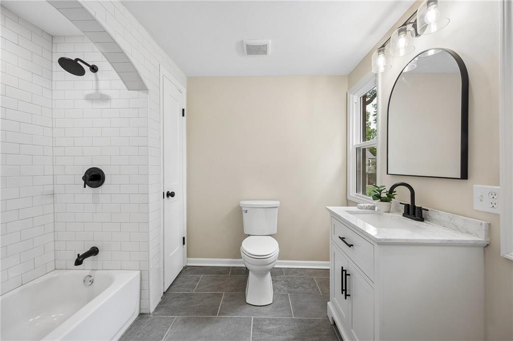 424 E 79th Terrace Property Photo 17