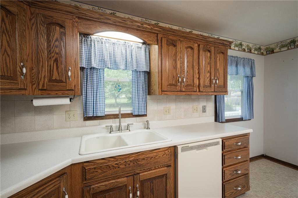 110 S Queen Ridge Drive Property Photo 17