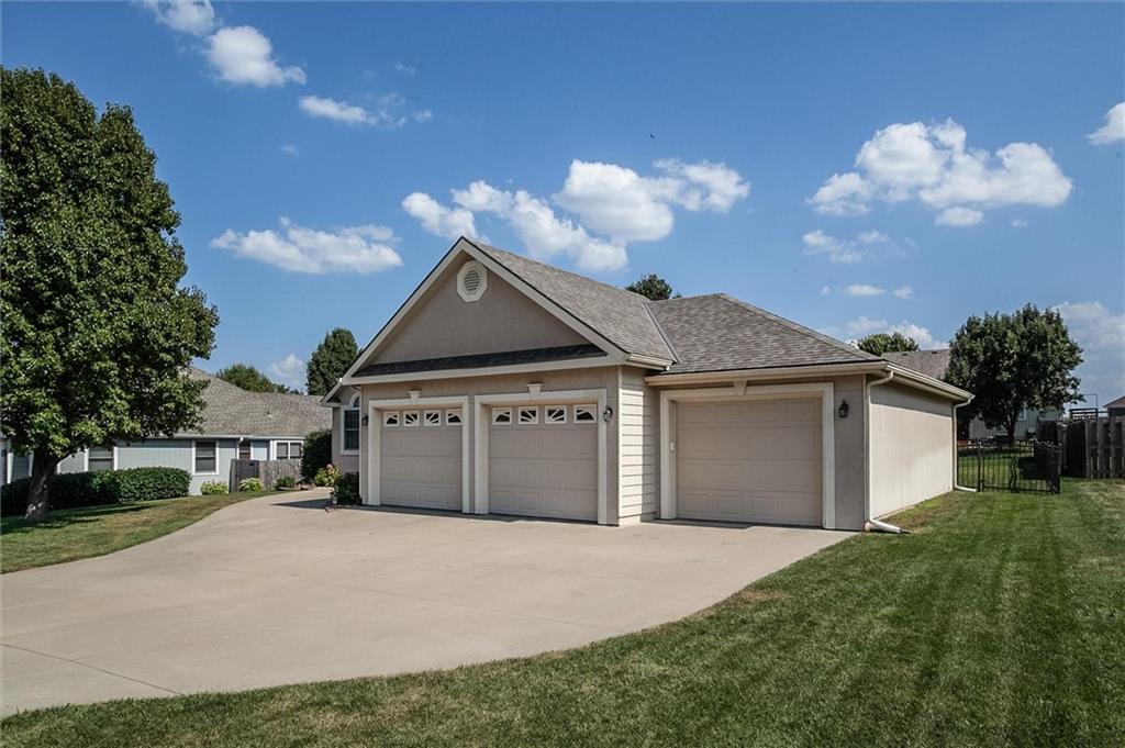 16017 Cedar Street Property Photo 2