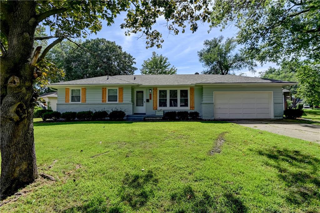 512 Nw Lakeview Road Property Photo 1