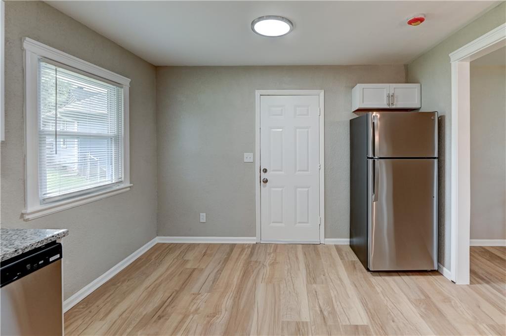512 Nw Lakeview Road Property Photo 11